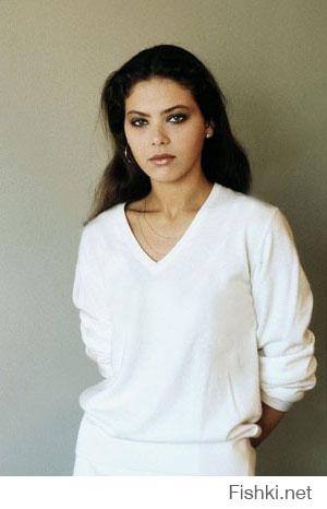 На некоторых снимках похожа на Орнеллу Мути (Ornella Muti)