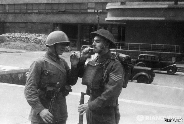 Разве английские солдаты могли быть в Москве во время второй мировой войны?