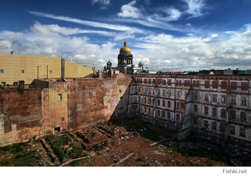 Контраст спб. Санкт-Петербург разруха. Трущобы Санкт-Петербурга. Питер центр трущобы. Трущоб Питера фото Питера.